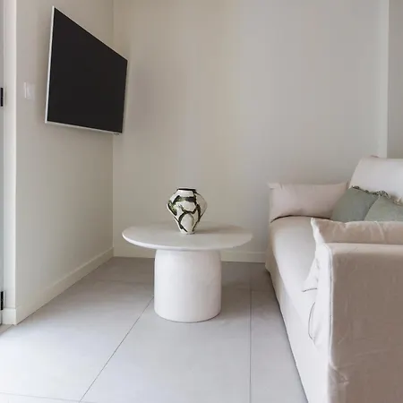 2 Pièces D'architecte Balcon Couvert Face Thermes